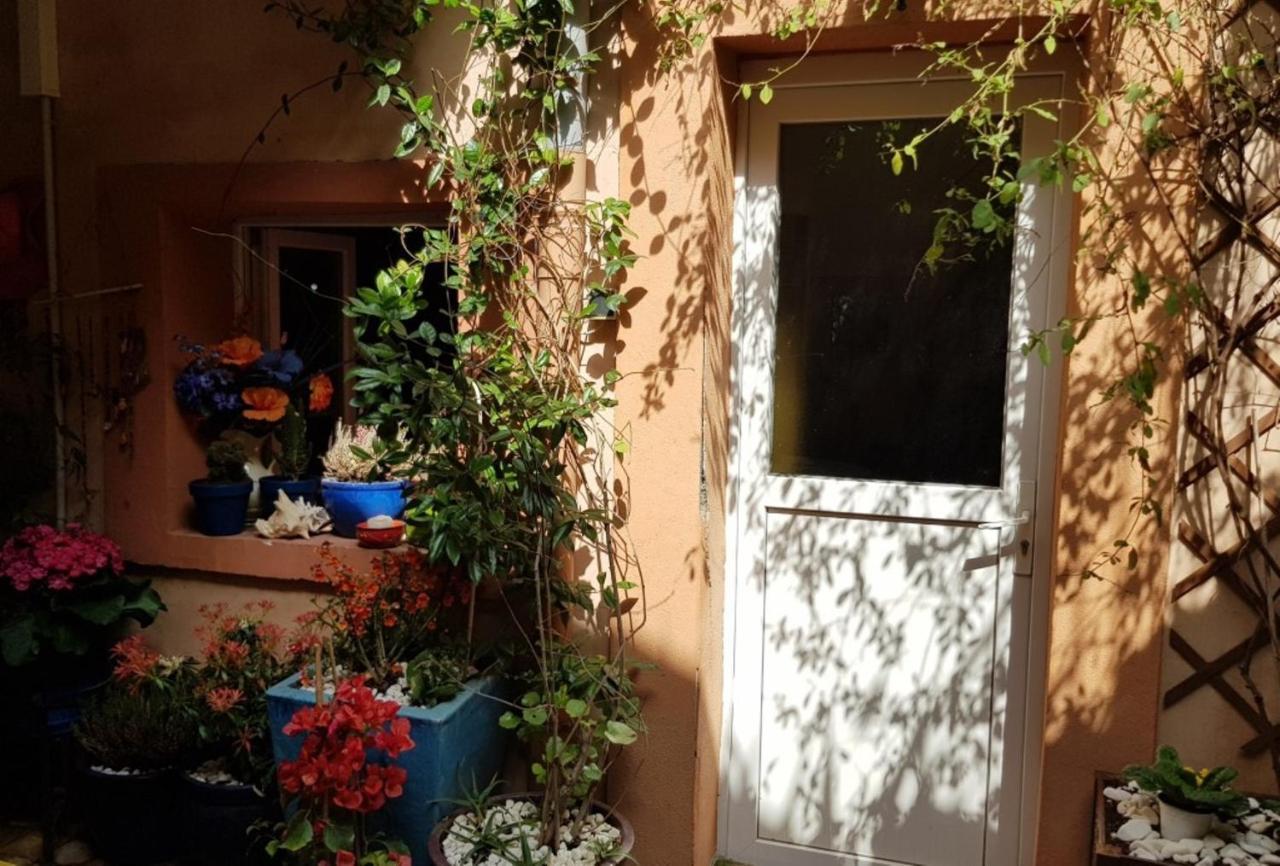 Petit Patio En Centre Ville Nîmes Exterior foto